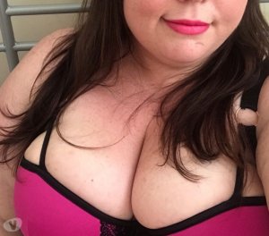 Mirta call girls in Cottage Grove, MN