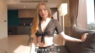 白虎淫妻一边和老公电话一边享受大屌的冲击